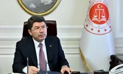 Adalet Bakanı Tunç, Türk bayrağına saldırılarda bulunulmasıyla ilgili resen soruşturma başlatıldığını bildirdi