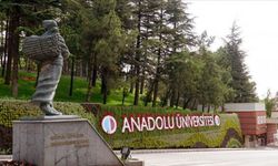 Anadolu Üniversitesi, Onur Yürüyüşü'nden yargılanan öğrencilerin eğitime devam edip edemeyeceğini mahkemeye sormuş