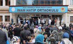 Rize'de imam hatip ortaokulunun yangın merdiveninden düşen öğrenci öldü