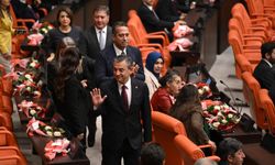 CHP’de 'ayakta karşılama' bölünmesi: AKP tabanına değil Erdoğan’a sempatik görünmektir