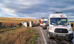 İşçileri taşıyan servis ile tanker çarpıştı: 1 ölü, 18 yaralı