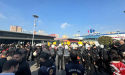 Esenyurt'ta CHP'lilerin kayyım protestosuna polis engeli