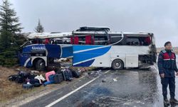 Eskişehir'de yolcu otobüsü devrildi: Bir ölü, 30 yaralı