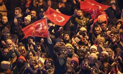 Yurttaşlar, Ekrem İmamoğlu için Saraçhane'de toplanıyor