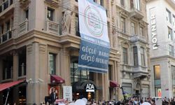 Avukatlar Taksim'de: İstanbul Barosu Başkanı İbrahim Özden Kaboğlu ve yönetim kurulunun görevlerine son verildi