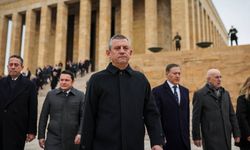 Özel, PM ve YDK üyeleriyle birlikte Anıtkabir'i ziyaret etti: 'Darbe girişimini püskürten milyonlar adına buradayız'