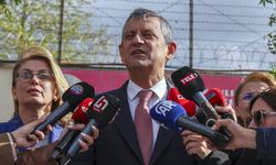 Çiğdem Mater, Mine Özerden ve Esila Ayık'ı ziyaret eden Özel 'diktatörlüğün' tanımını yaptı