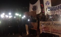 Üniversite öğrencileri 'Nureddin Yıldız' protestosunda gözaltına alınan arkadaşlarına destek için Vatan Emniyet'e gitti