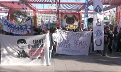 Öğrenciler tutuklu arkadaşları için toplandı: 'Bugün neyin bayramını kutlayacağız?'