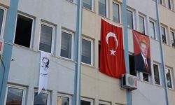 Büyük Erdoğan posterinin yanına asılan küçük Atatürk flamasına soruşturma