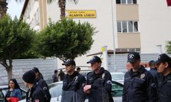 İzmir Marşı yasağı protestosuna polis engeli