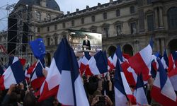 Pazar çevirisi | Macron’un trajedisi itibarsızlaşmış bir ekonomik sisteme halen inanmasıdır - Olivier Tonneau