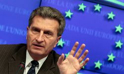 AB Komiseri Oettinger: Türkiye'ye mali yardımlar kısılacak