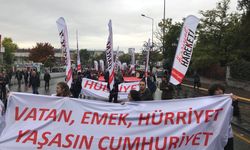 Hürriyet Hareketi'nin “Cumhuriyet, Vatan ve Hürriyet Yürüyüşü”ne binlerce kişi katıldı, Cumhuriyet'e sahip çıktı