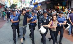 Çocuğuna okul kıyafeti alamayınca yaşamına son veren baba için toplanan gruba polis müdahalesi