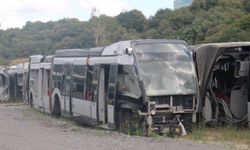 AK Parti döneminde alınan 50 metrobüs çürümeye terk edildi