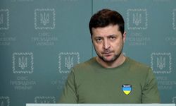 Ukrayna Lideri Zelenski'den saldırı sonrası ilk açıklama: "Bizi yeryüzünden silmeye çalışıyorlar, evlerinde uyuyanları ve işe gidenleri öldürdüler"