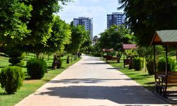 Mersin Büyükşehir'den park ve yürüyüş alanlarında modernize faaliyetleri