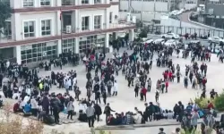 Başakşehir'de lisede yangın: Öğrenciler tahliye edildi