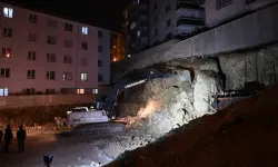 Ankara'da temel kazısında 2 binanın istinat duvarı çöktü, 34 daire tahliye edildi