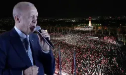 Cumhurbaşkanı Erdoğan balkon konuşmasını yaptı: "En acil konu başlığımız ekonomi. Faiz indi enflasyon da inecek. Yaparsak biz yaparız""