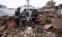 Edirne’de kullanılmayan bir bina çöktü: 2 kişi enkaz altında kaldı