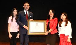 Beşiktaş Belediye Başkanı Rıza Akpolat mazbatasını aldı