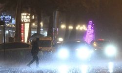 Ankara'da sağanak yağış hayatı olumsuz etkiledi