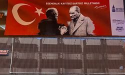 Beyoğlu Belediyesi, Atatürk afişini sökenleri araştırıyor