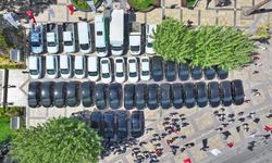CHP'li Denizli Büyükşehir Belediyesi, ihtiyaç fazlası araçları sergiledi: Artık şatafat yok