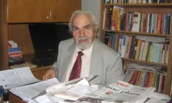 Cumhuriyet yazarı Erdal Atabek hayatını kaybetti