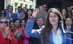 Çeşme'nin ilk kadın belediye başkanı Lal Denizli, göreve başladı