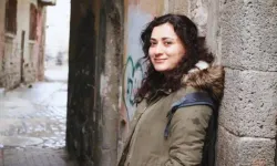 Gazeteci Medine Mamedoğlu Van’daki protestolar sırasında gözaltında alındı