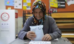 Canlı Blog | Türkiye sandık başındaydı: CHP yüzde 37'yle 35, AK Parti 35,54'le 23 belediye kazandı