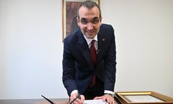 Şişli Belediyesi Başkanı Resul Emrah Şahan, ilk imzayı Gezi tutuklusu Tayfun Kahraman’ın kalemiyle attı