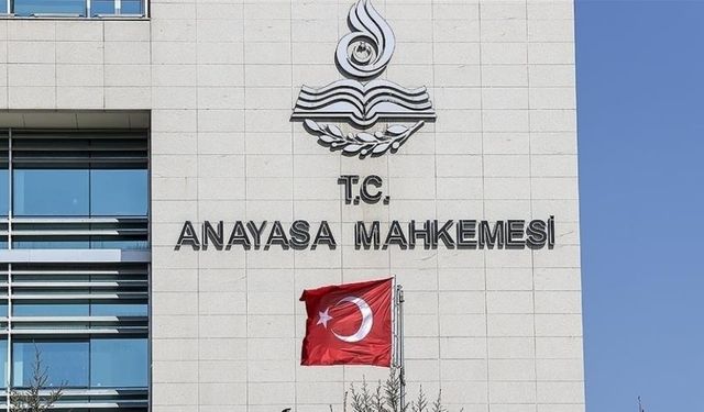 AYM: Bildiri dağıtan akademisyenin disiplin cezası alması ifade özgürlüğüne aykırı