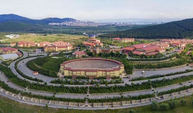 Maltepe Üniversitesi'nde 'akademisyen kıyımı'