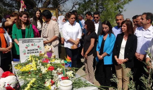 Narin'in mezarını ziyaret eden Tülay Hatimoğulları: Katil, iktidarın ta kendisidir