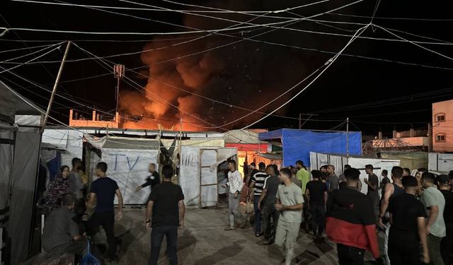 İsrail, Gazze'de hastane yerleşkesindeki çadırları bombaladı