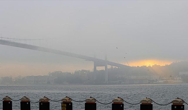 İstanbul Boğazı'nda sis nedeniyle gemi trafiği askıya alındı