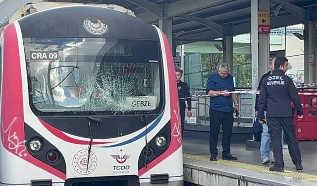 Marmaray’da bir kişi intihar etti