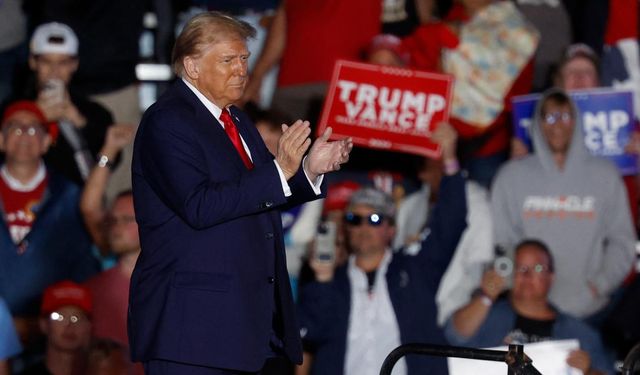 Trump'ın kampanya sorumluları miting düzenledikleri yere 'borç takmış'