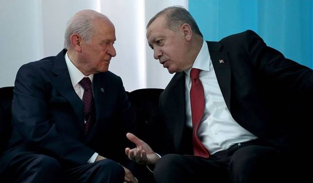 Erdoğan'ın danışmanlarından 'eş zamanlı' Bahçeli'ye destek paylaşımı