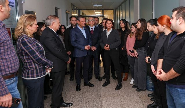 Özgür Özel, Beşiktaş Belediyesi'nde tüm birimleri ziyaret ederek personele moral verdi