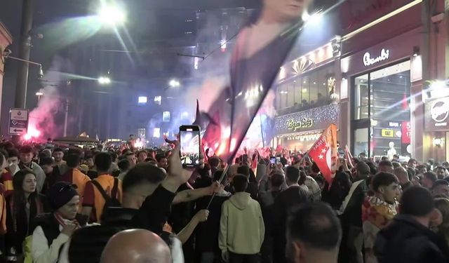 İstanbul'da sarı kırmızılı taraftarlar cadde ve meydanları doldurdu