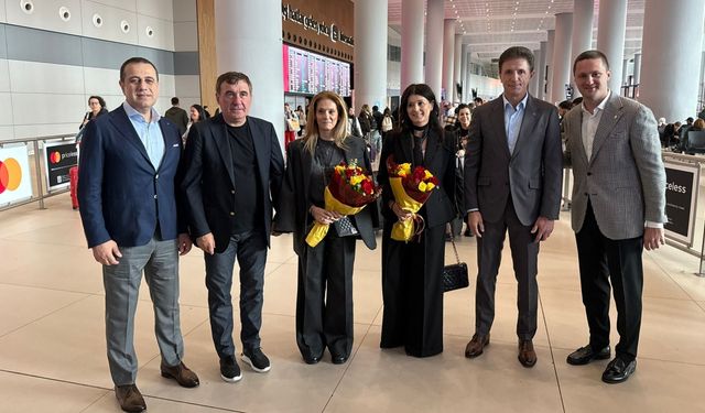 Hagi ve Popescu UEFA Kupası zaferinin yıl dönümü için İstanbul’a geldi