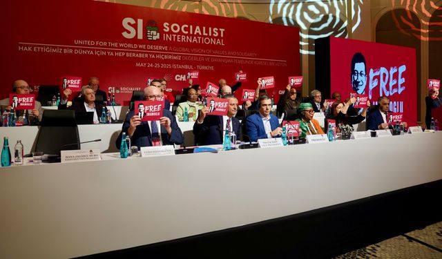 Sosyalist Enternasyonal Konsey Toplantısı'nda İmamoğlu'nun mektubu okundu: "Free İmamoğlu"