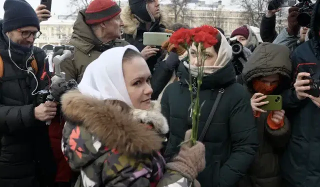 'Kocalarımızı Geri Gönderin' - Rus Kadınlar Ender Görülen Bir Eylemde