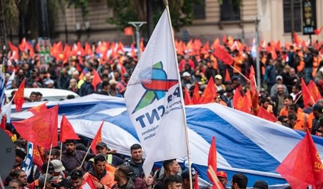 Dünyadan emek haberleri: Şili'de 2019 isyanı anıldı... Uruguay'da öğretmenler protesto grevi yaptı...