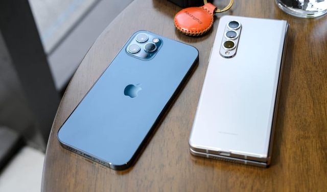 Samsung telefon satışlarında Apple'ın tahtını devirdi